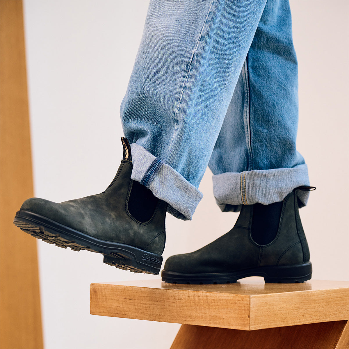 #587 Classic boots
